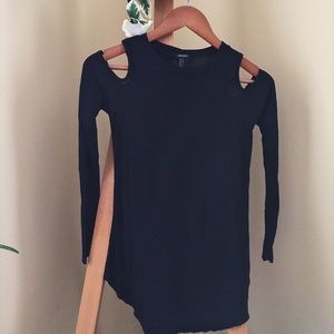 Cut-out shoulder ribbed top